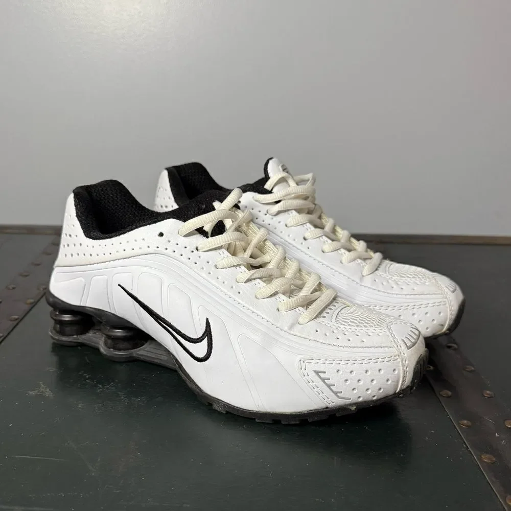 Vintage Nike shox 2004 Size 6.5 104265-001 Amazing Condition